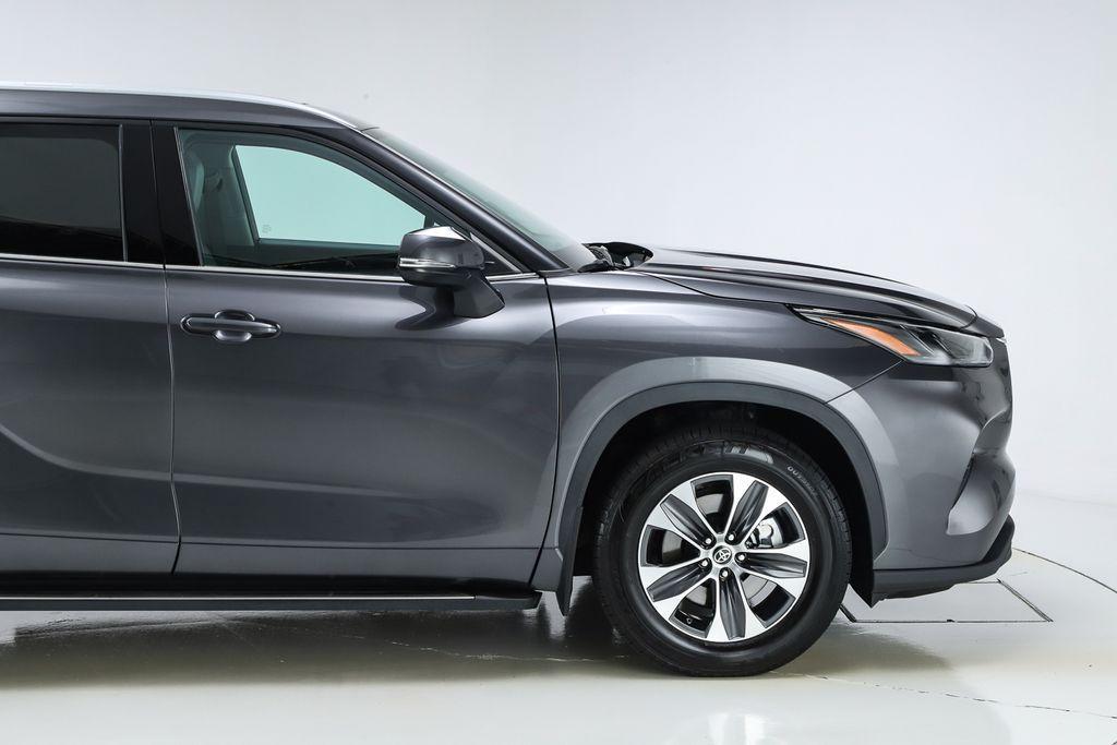 used 2022 Toyota Highlander car, priced at $36,788