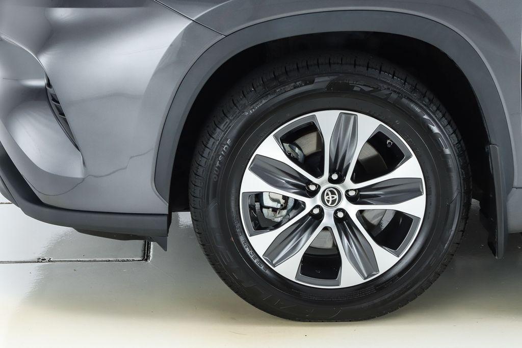 used 2022 Toyota Highlander car, priced at $36,788