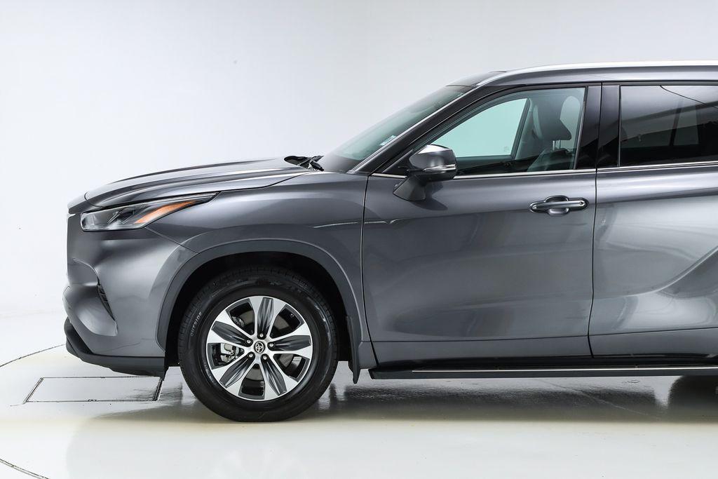 used 2022 Toyota Highlander car, priced at $36,788