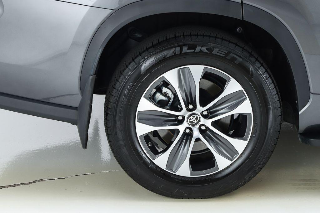 used 2022 Toyota Highlander car, priced at $36,788