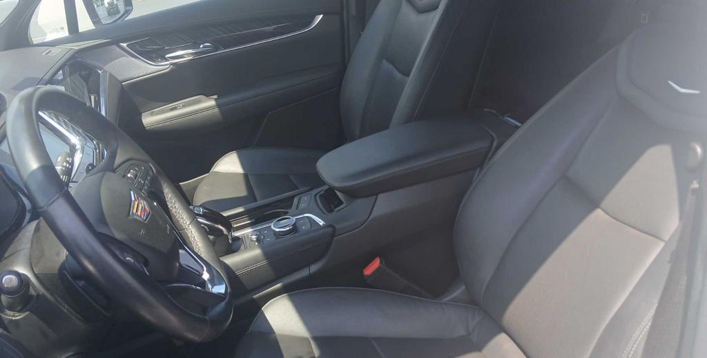 used 2024 Cadillac XT6 car, priced at $43,999
