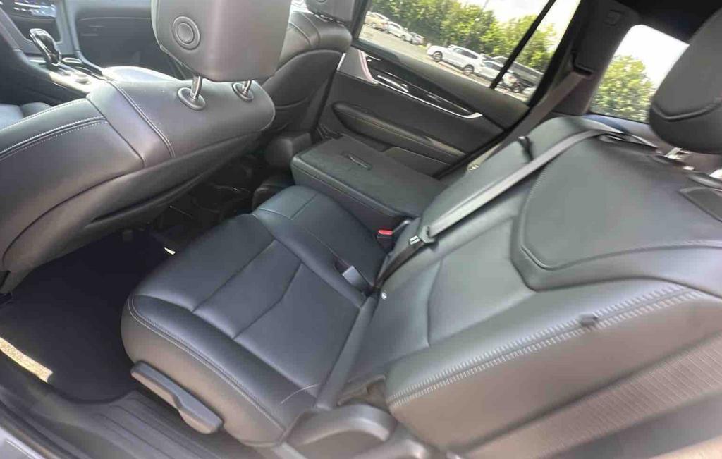 used 2024 Cadillac XT6 car, priced at $43,999