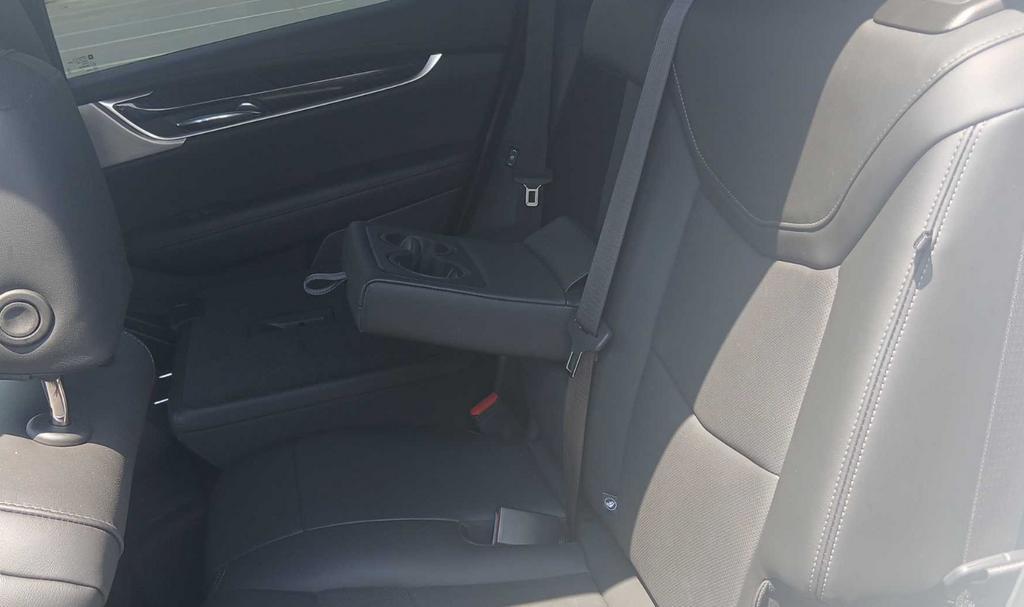 used 2024 Cadillac XT6 car, priced at $43,999