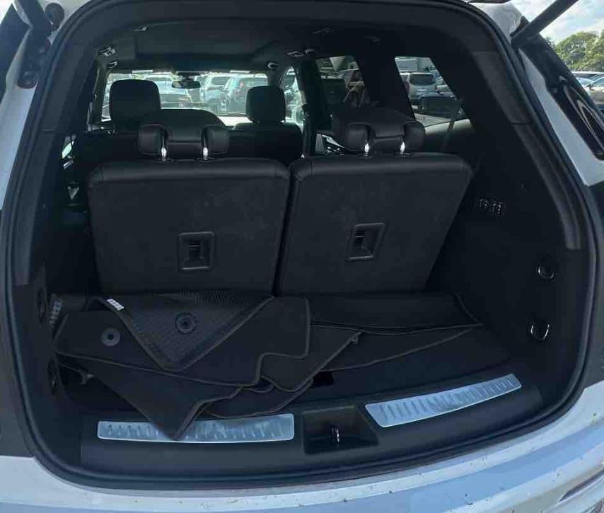 used 2024 Cadillac XT6 car, priced at $43,999