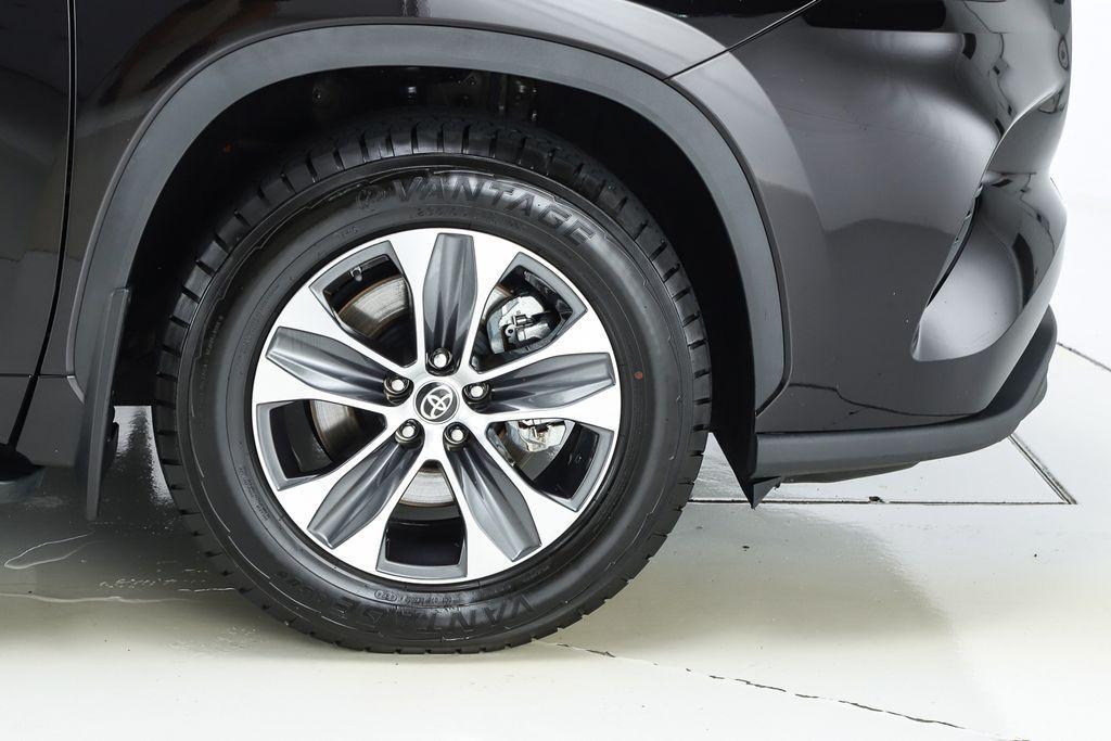 used 2022 Toyota Highlander car, priced at $35,488