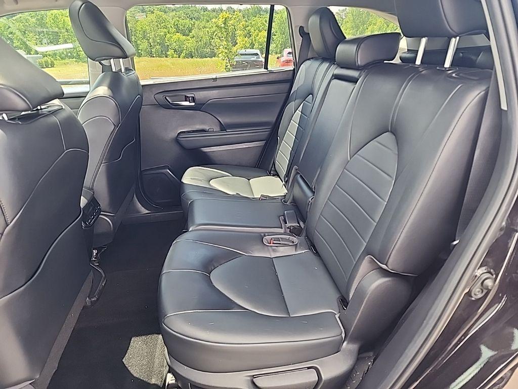 used 2022 Toyota Highlander car, priced at $36,490