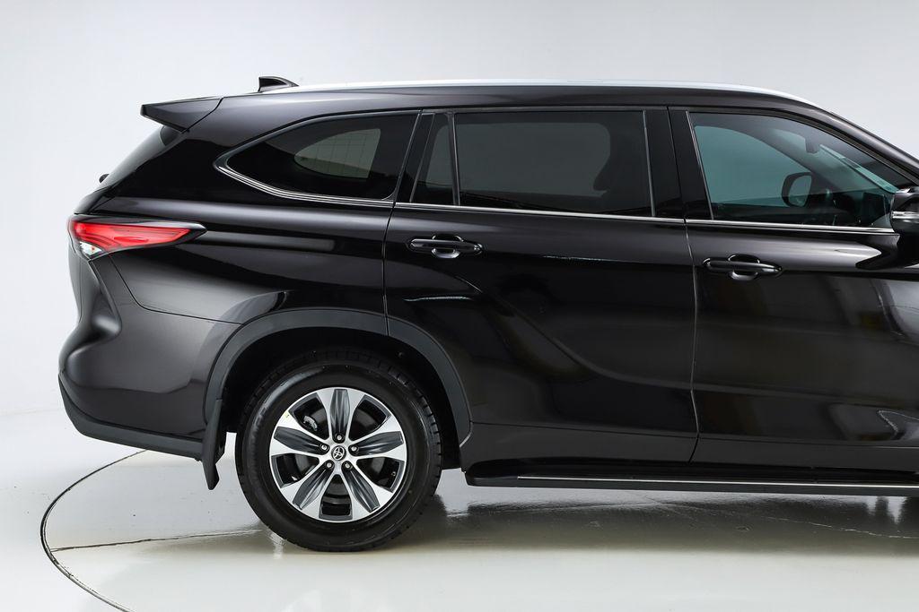 used 2022 Toyota Highlander car, priced at $35,488