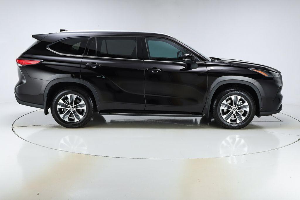 used 2022 Toyota Highlander car, priced at $35,488