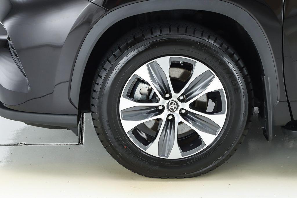 used 2022 Toyota Highlander car, priced at $35,488