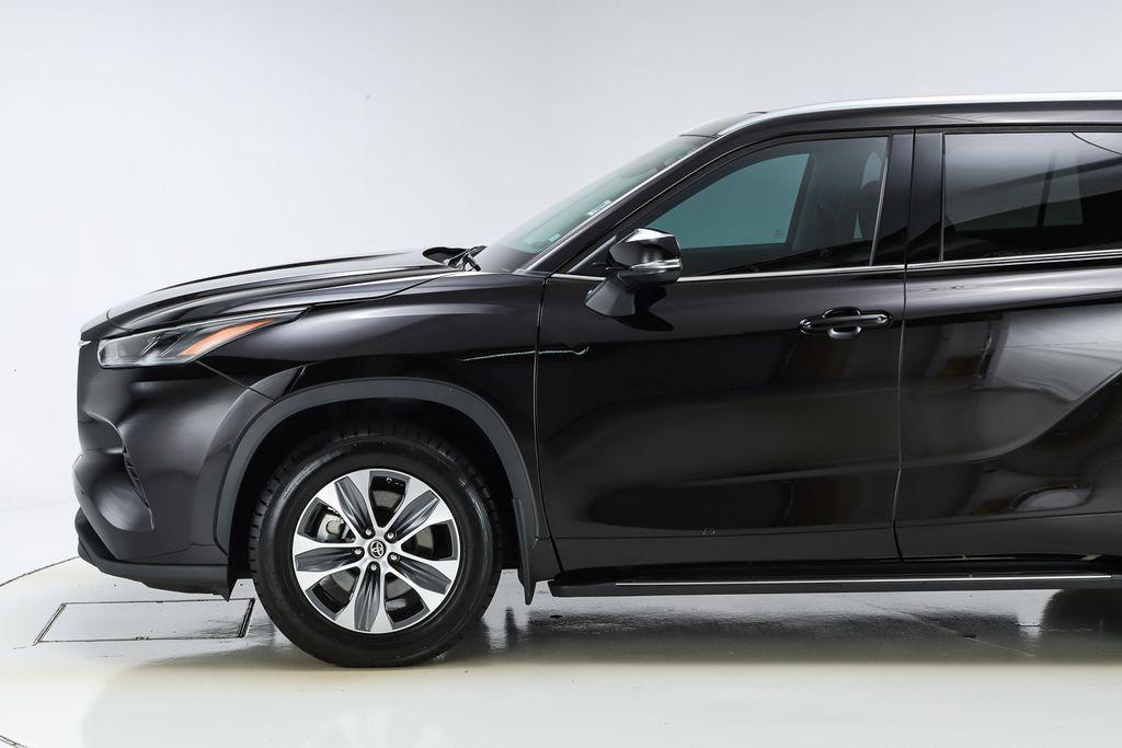 used 2022 Toyota Highlander car, priced at $35,488