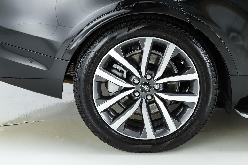 used 2024 Land Rover Discovery car, priced at $56,999