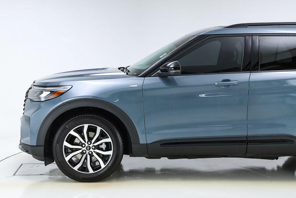 used 2025 Ford Explorer car, priced at $43,493