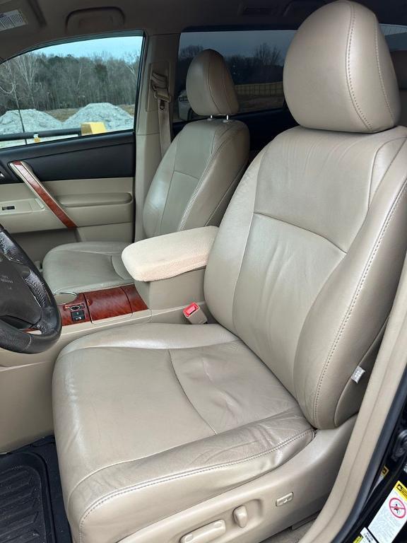 used 2010 Toyota Highlander car, priced at $9,500