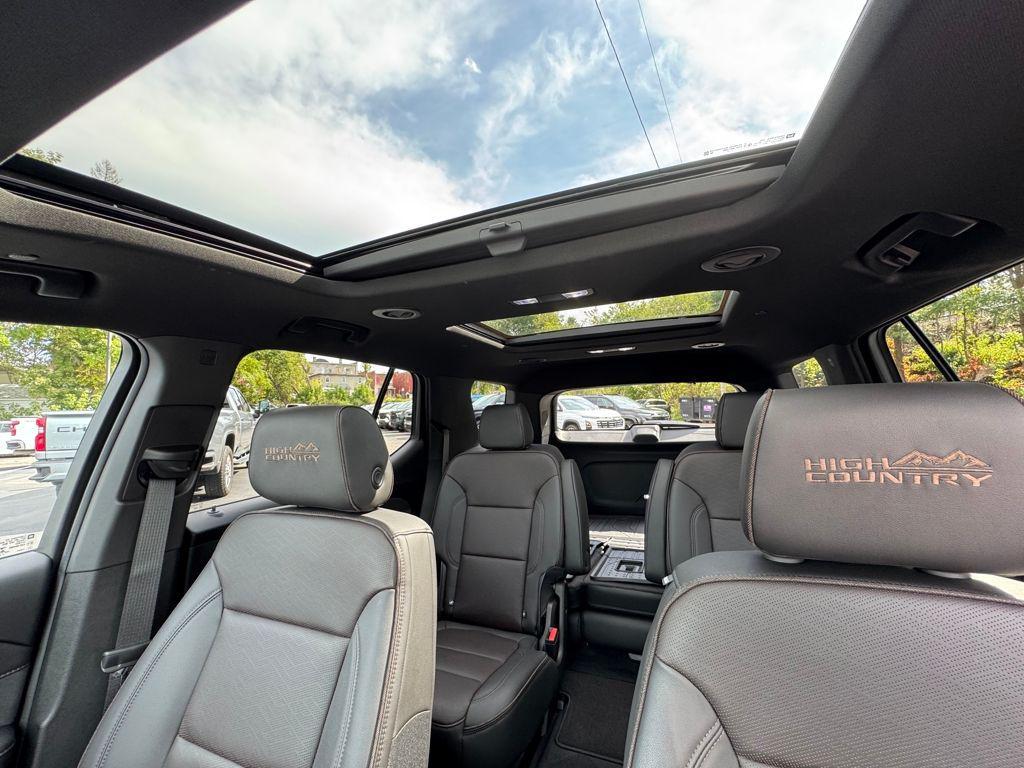 used 2022 Chevrolet Traverse car, priced at $39,989