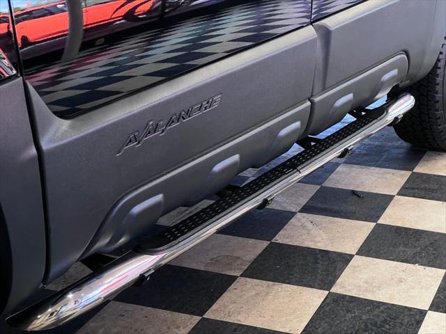 used 2004 Chevrolet Avalanche car, priced at $39,989