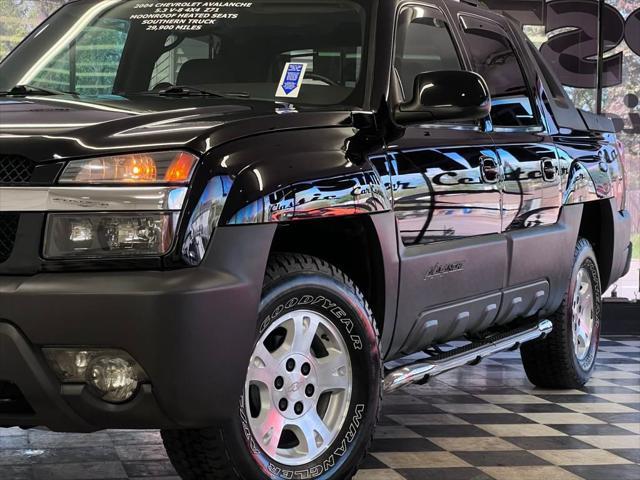 used 2004 Chevrolet Avalanche car, priced at $39,989