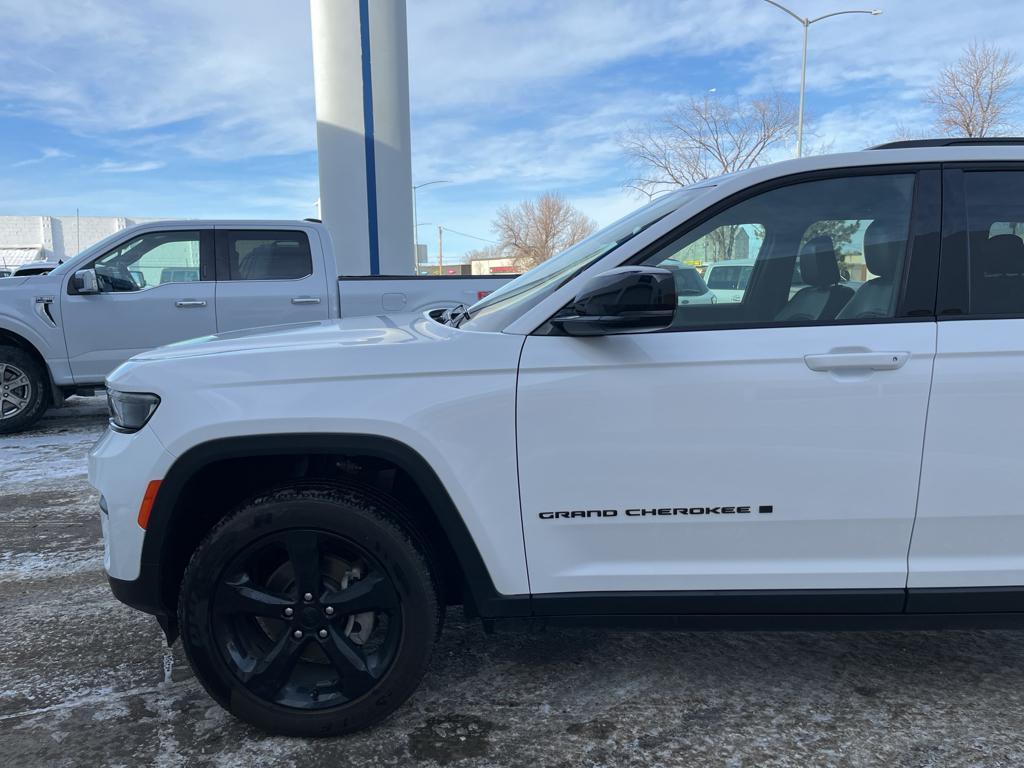 used 2023 Jeep Grand Cherokee car, priced at $34,900