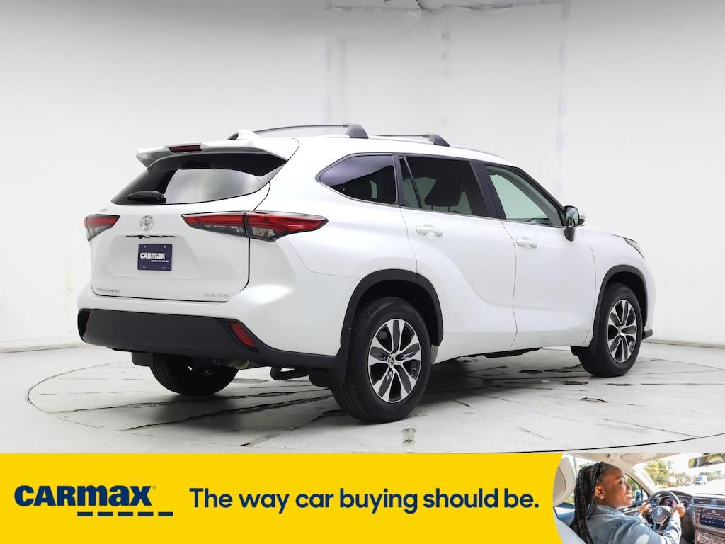 used 2023 Toyota Highlander car, priced at $40,998