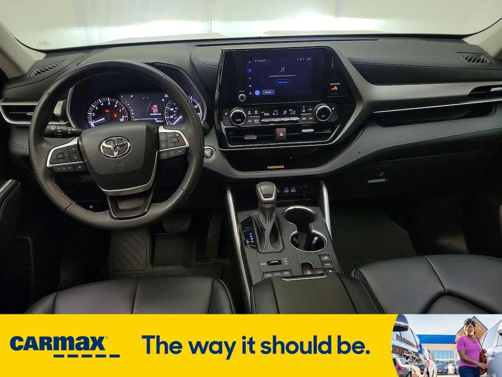 used 2023 Toyota Highlander car, priced at $40,998