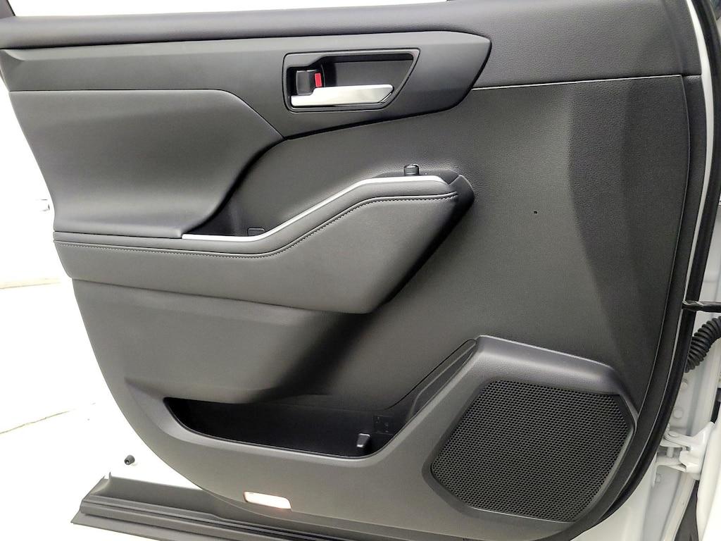 used 2023 Toyota Highlander car, priced at $40,998