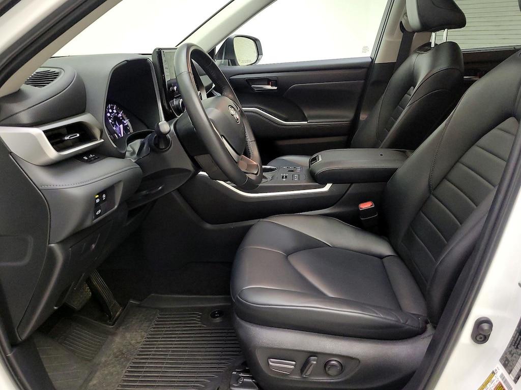 used 2023 Toyota Highlander car, priced at $40,998