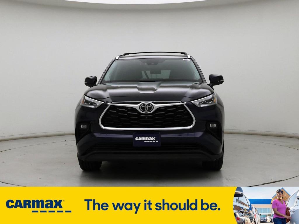 used 2021 Toyota Highlander car, priced at $38,998