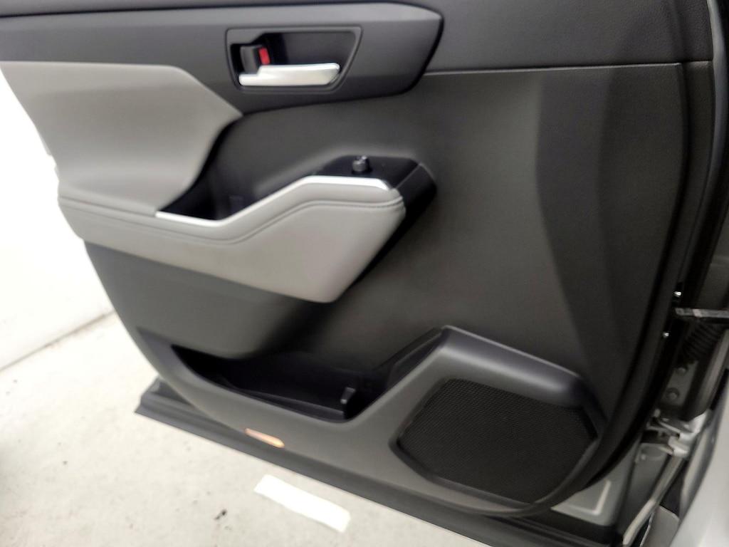used 2022 Toyota Highlander car, priced at $30,998