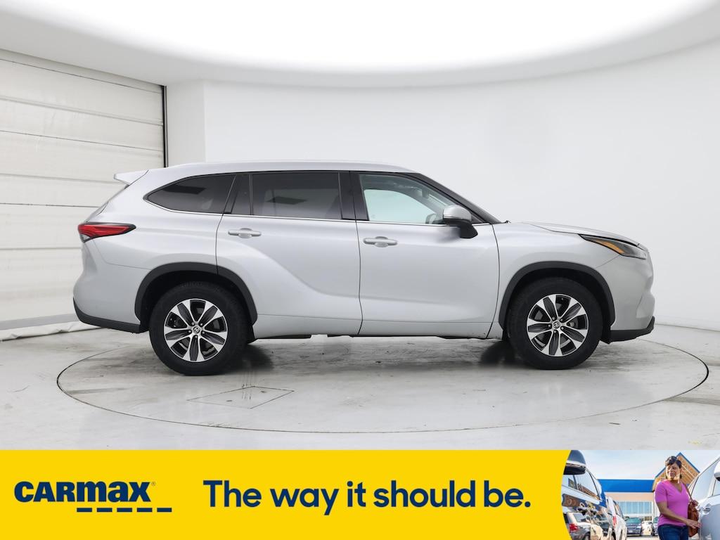 used 2022 Toyota Highlander car, priced at $30,998