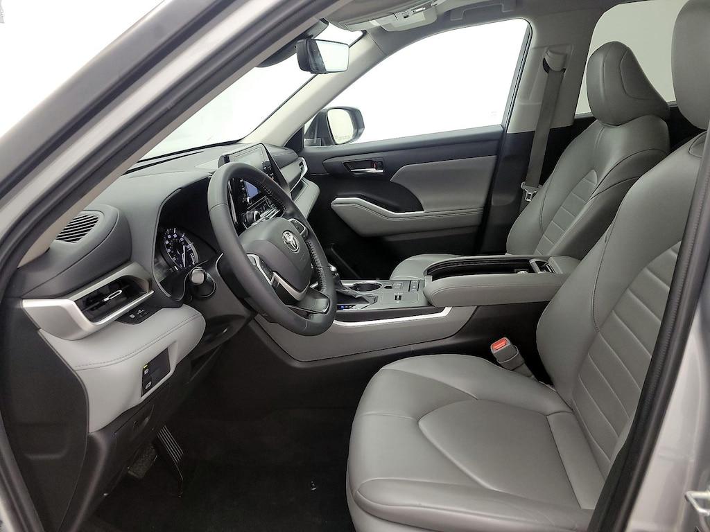 used 2022 Toyota Highlander car, priced at $30,998