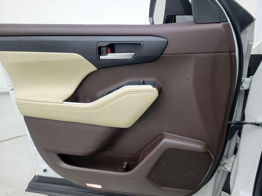 used 2021 Toyota Highlander car, priced at $37,998