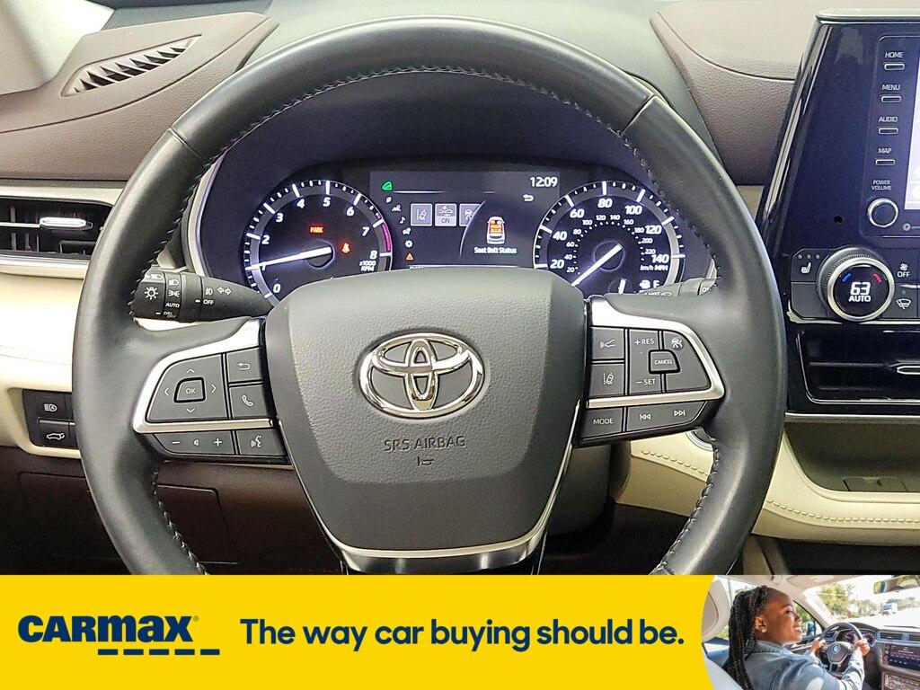 used 2021 Toyota Highlander car, priced at $37,998