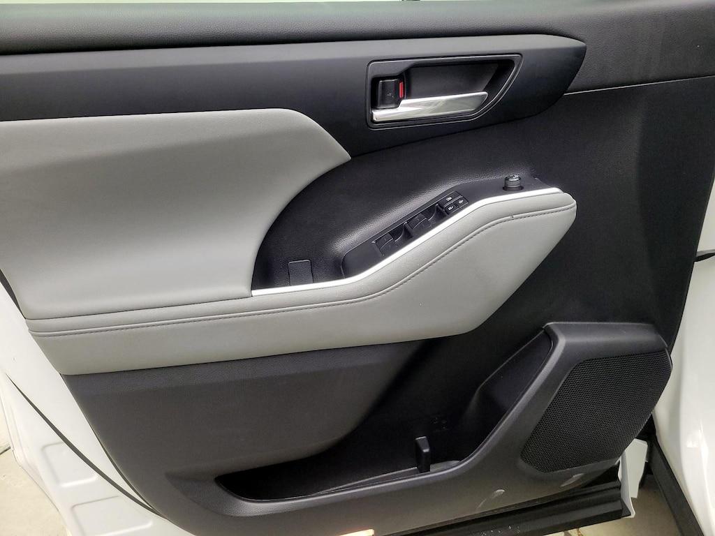 used 2023 Toyota Highlander car, priced at $36,998