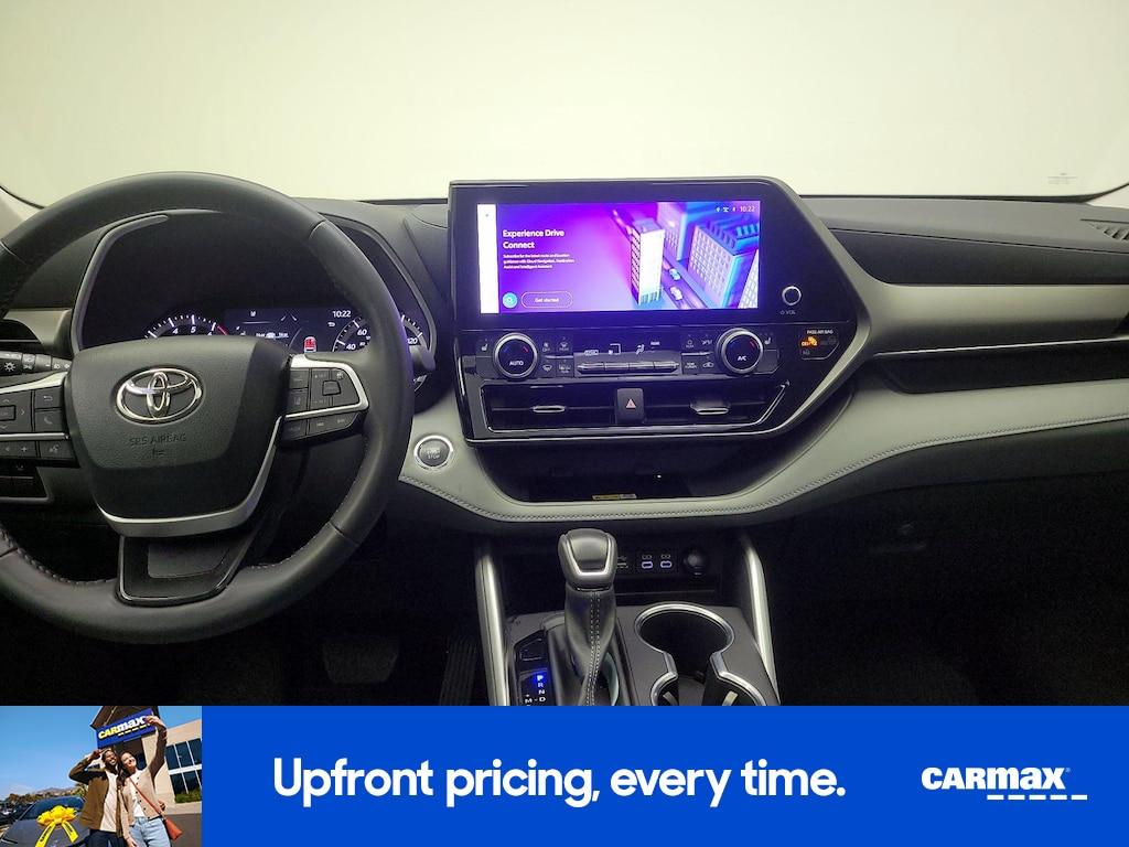 used 2023 Toyota Highlander car, priced at $36,998