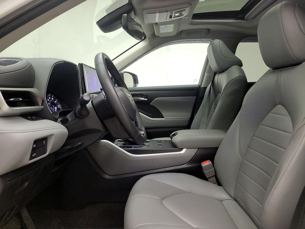 used 2023 Toyota Highlander car, priced at $36,998