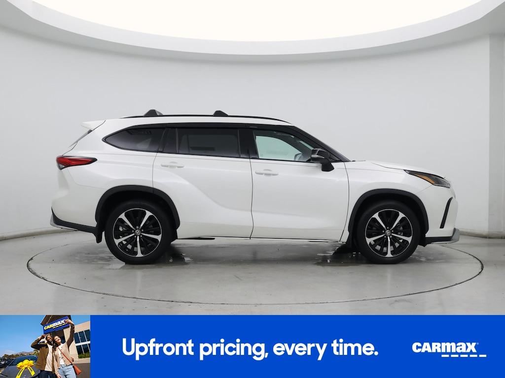 used 2021 Toyota Highlander car, priced at $39,998