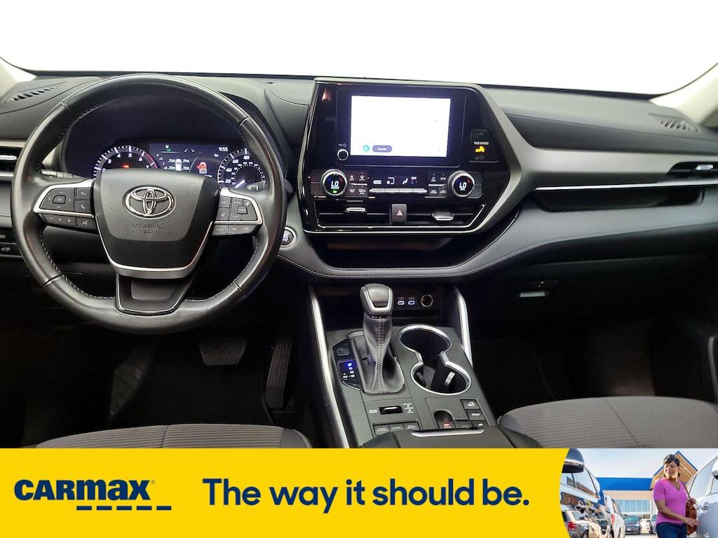 used 2023 Toyota Highlander car, priced at $31,998