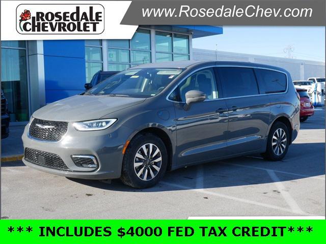 used 2022 Chrysler Pacifica Hybrid car, priced at $20,899