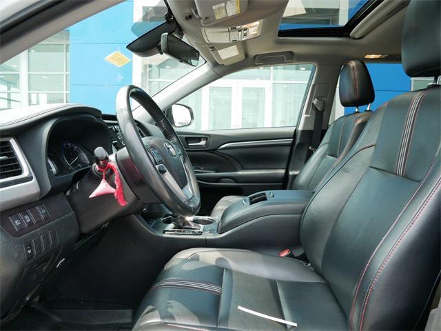 used 2019 Toyota Highlander car, priced at $27,985