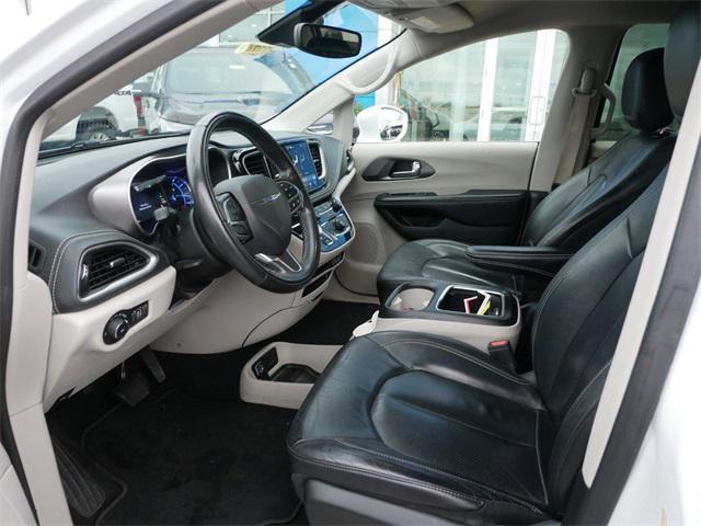 used 2022 Chrysler Pacifica Hybrid car