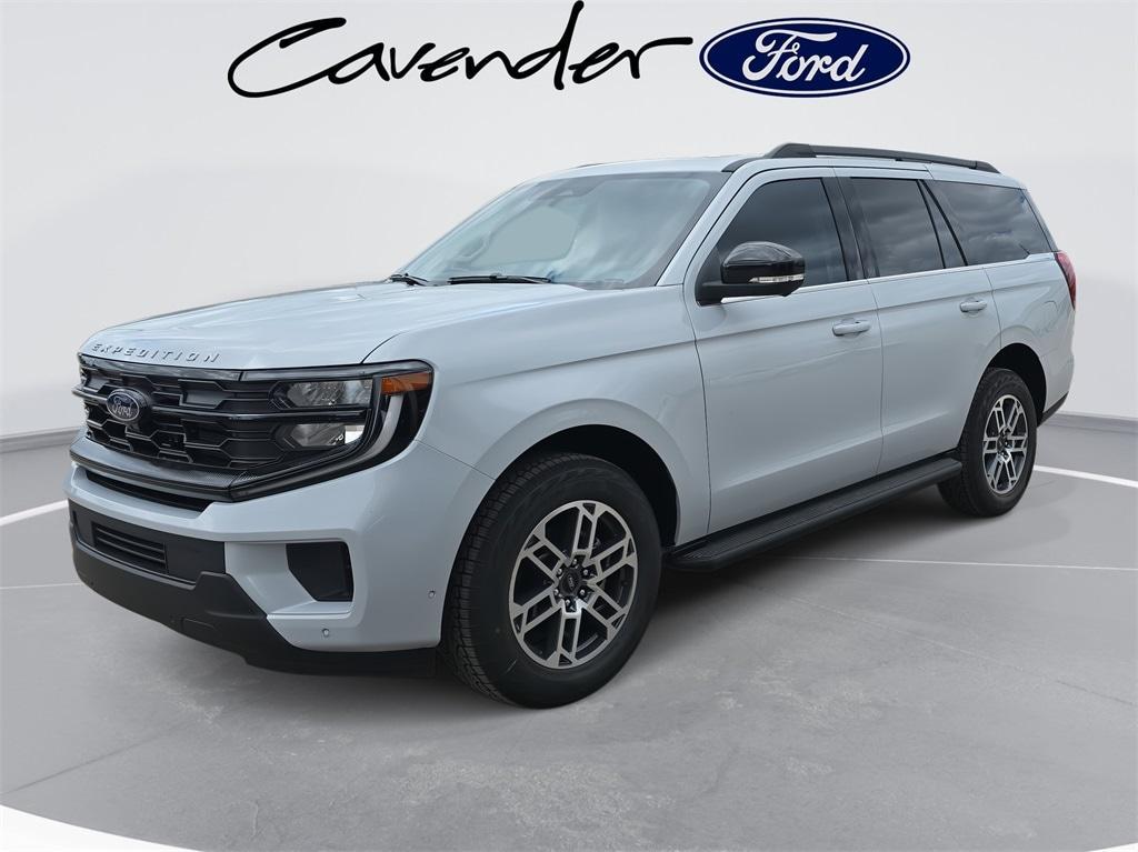 new 2025 Ford Expedition car, priced at $70,642