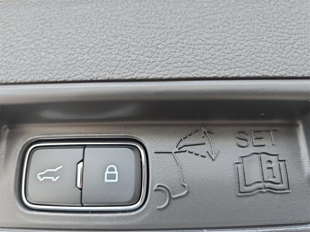 new 2025 Ford Explorer car, priced at $41,336