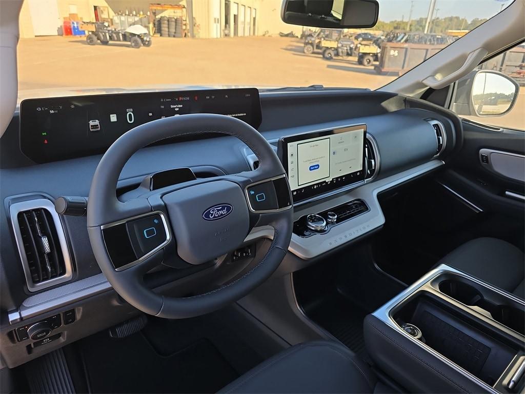 new 2025 Ford Expedition car, priced at $70,642