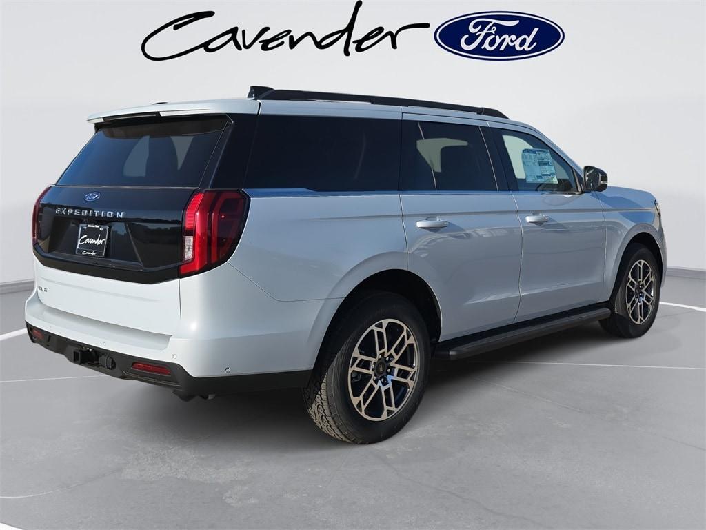 new 2025 Ford Expedition car, priced at $70,642