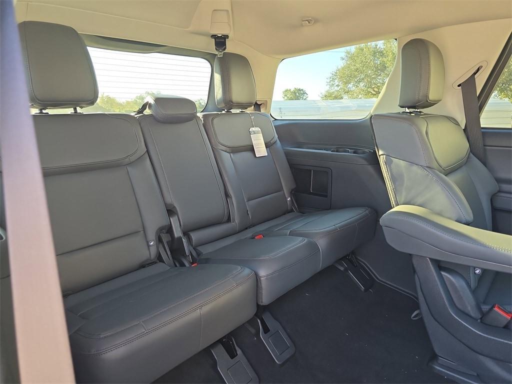 new 2025 Ford Expedition car, priced at $70,642