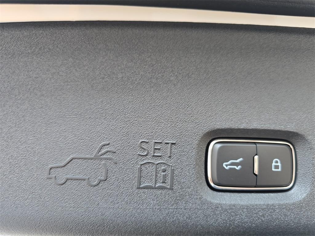 new 2025 Ford Expedition car, priced at $82,776