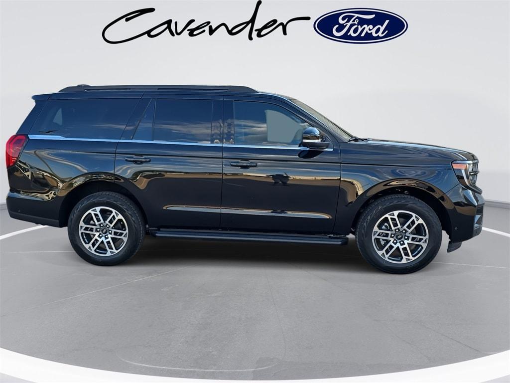 new 2025 Ford Expedition car, priced at $70,051