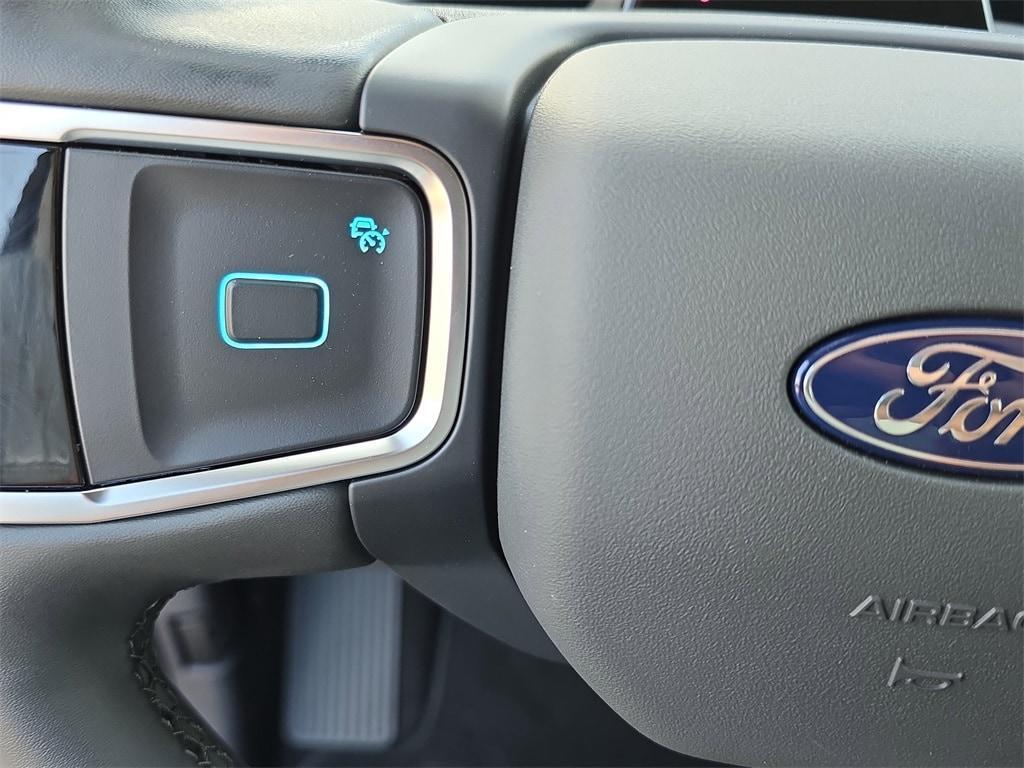 new 2025 Ford Expedition car, priced at $70,051