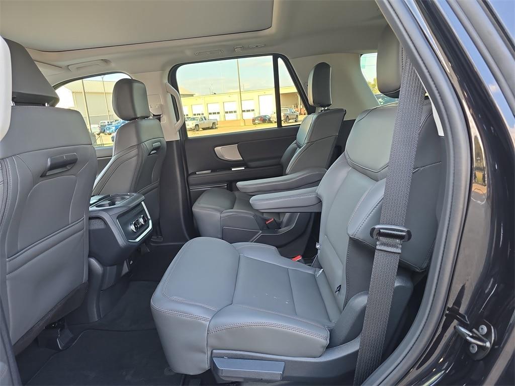 new 2025 Ford Expedition car, priced at $70,051