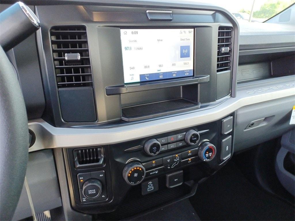 new 2025 Ford F-350 car, priced at $55,300