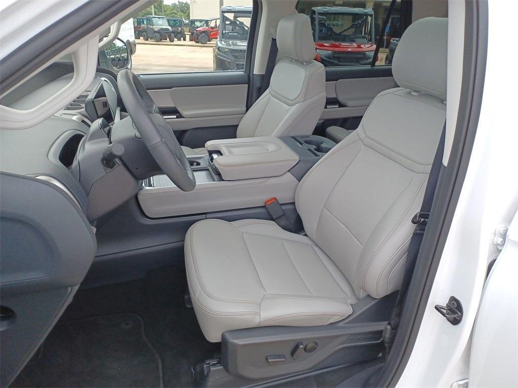 new 2025 Ford Expedition car, priced at $65,194